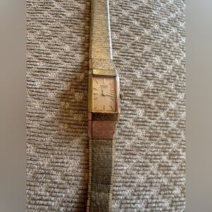 Vintage Seiko Gold tone Rectangular Watch. 12mm rectangular case. Running.